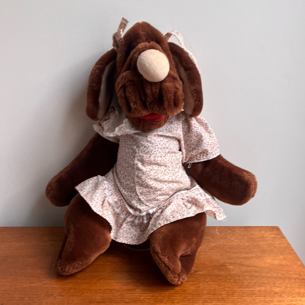 Vintage 1985 Wrinkles Brown Puppy Plush Hand Puppet withDress & B…